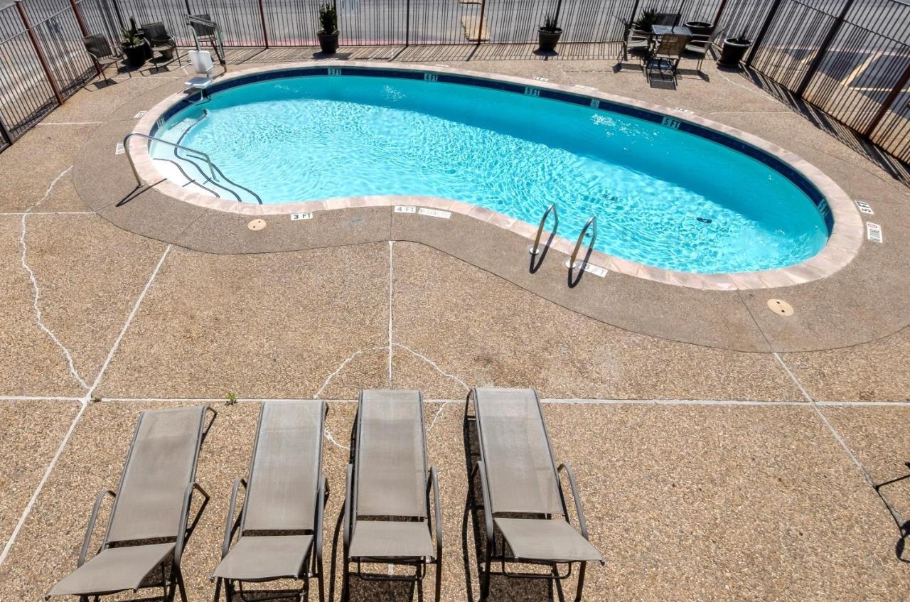 Red Roof Inn Arlington - Entertainment District Esterno foto