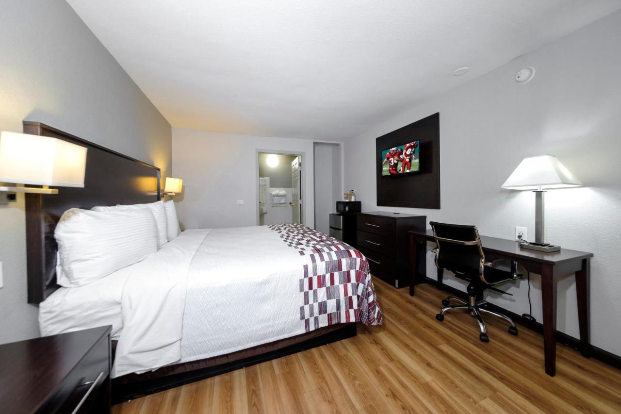 Red Roof Inn Arlington - Entertainment District Esterno foto