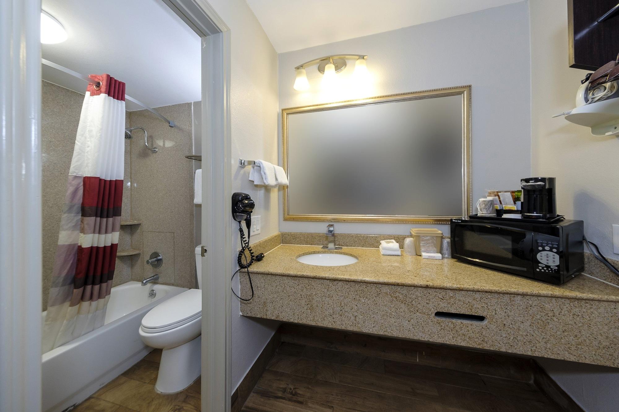 Red Roof Inn Arlington - Entertainment District Esterno foto