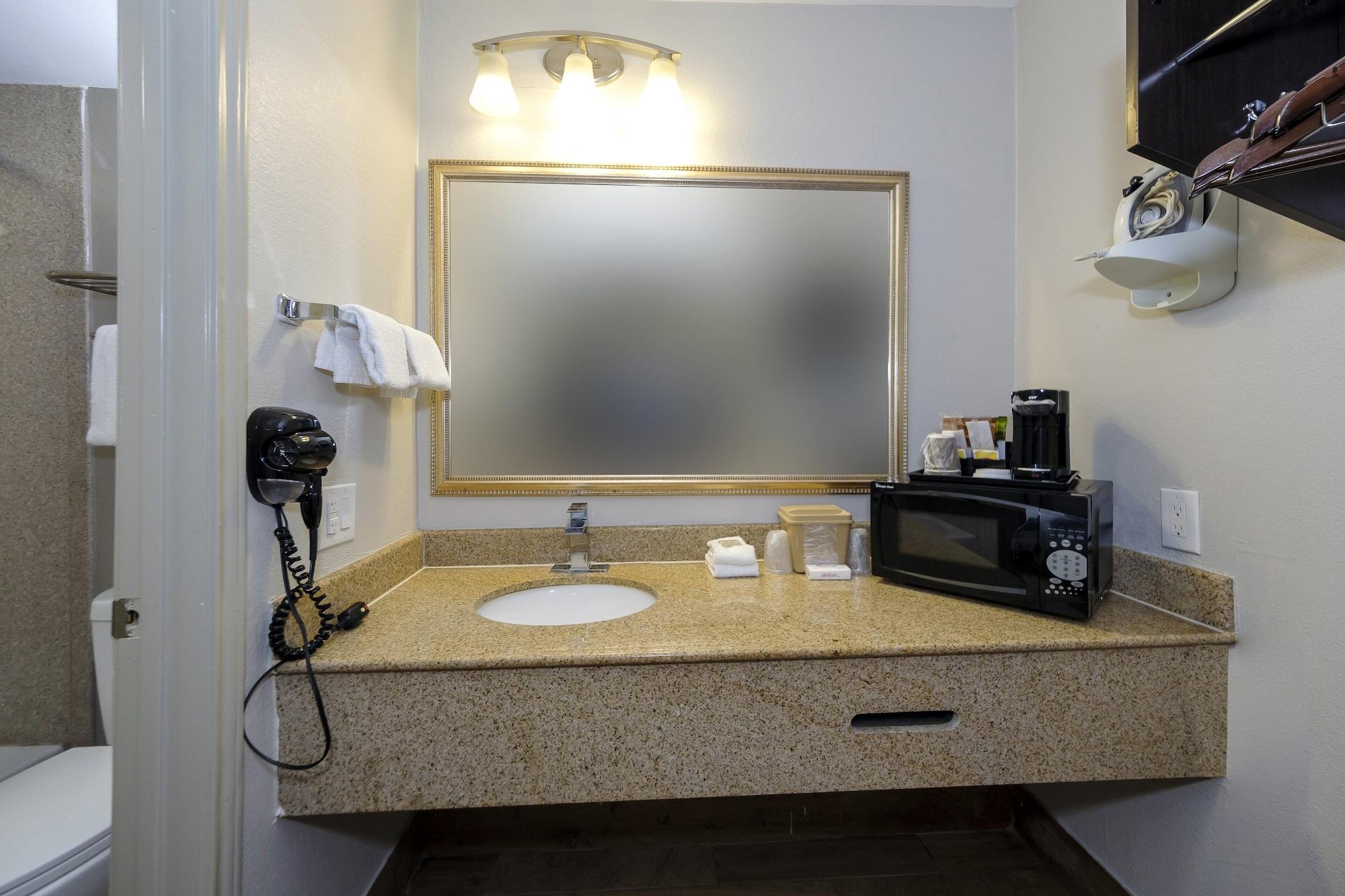 Red Roof Inn Arlington - Entertainment District Esterno foto